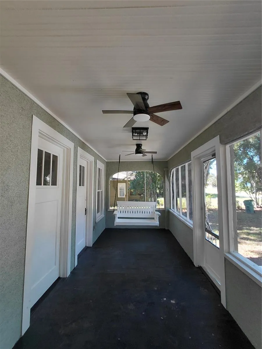 Right view front porch