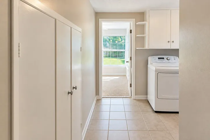 HALLWAY FR KITCHEN