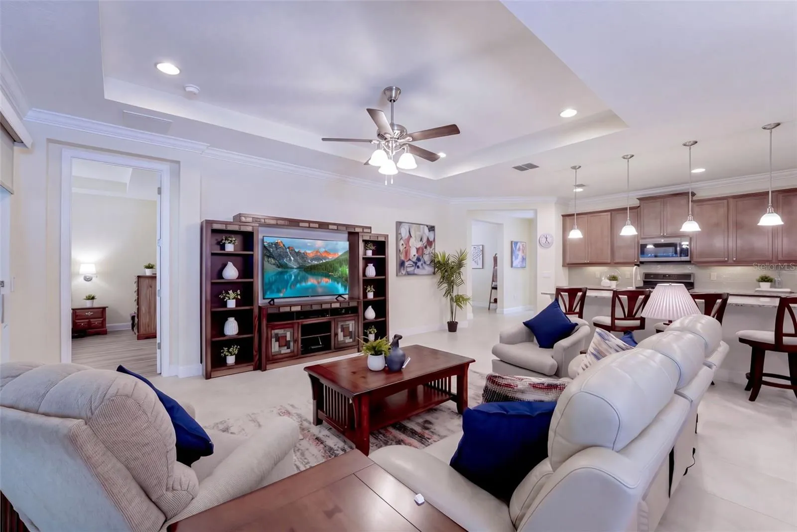 Great Room w/ crown molding, recessed lighting, tray ceiling &amp; a ceiling fan