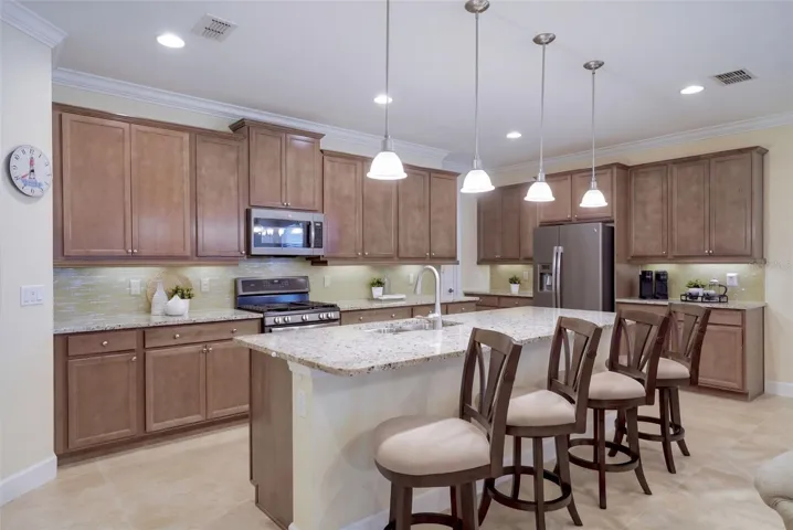19' x 10' Kitchen w/ 42" cabinets, under cabinet lighting, Listello backsplash &amp; granite countertops