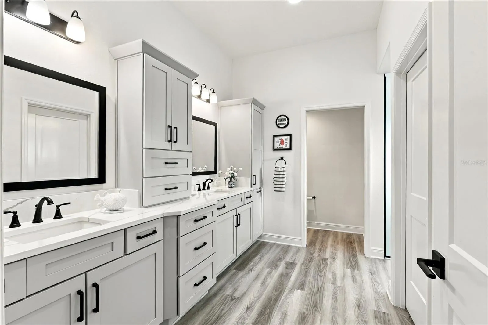 Primary Bedroom En-Suite