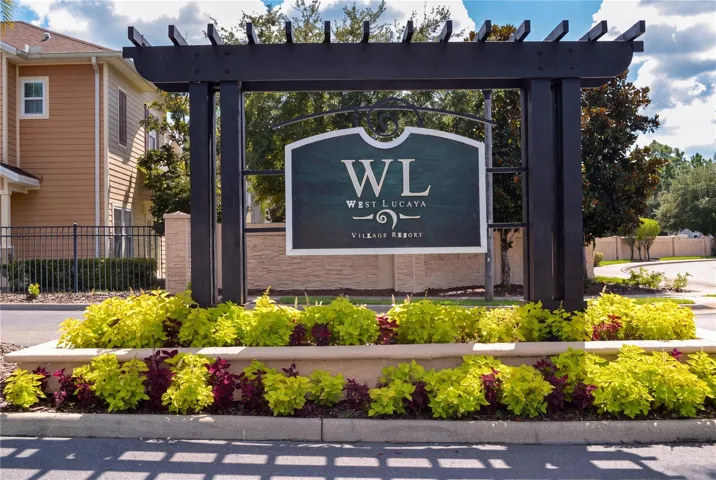 West Lucaya Entrance