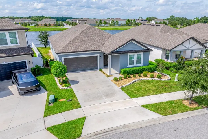 Long driveway in front for extra parking