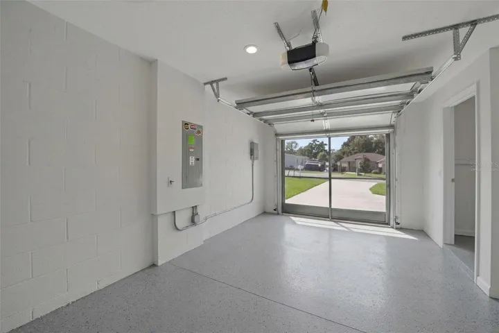 Screened garage - Virtually staged