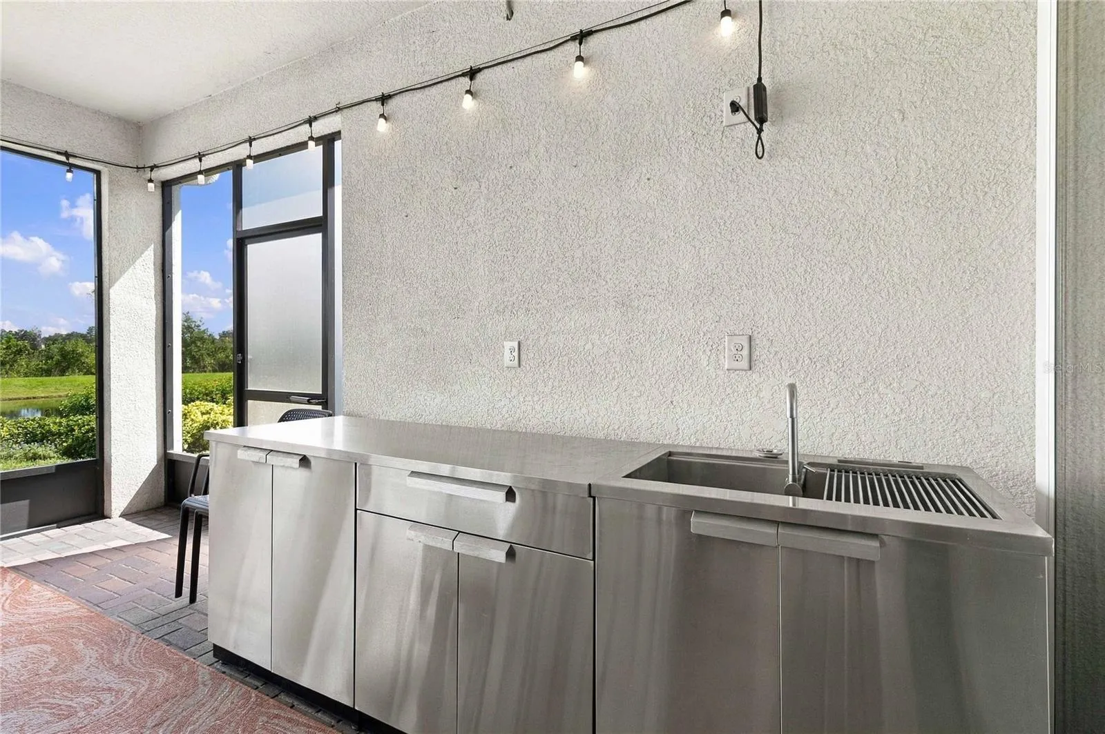 Outdoor Kitchen