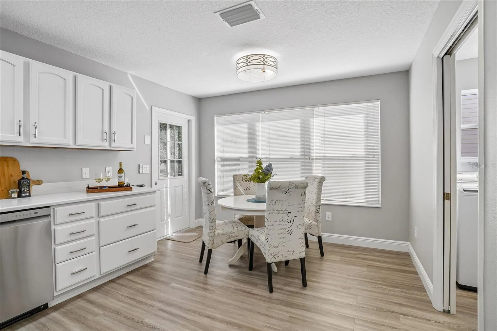 Kitchen/Breakfast Nook