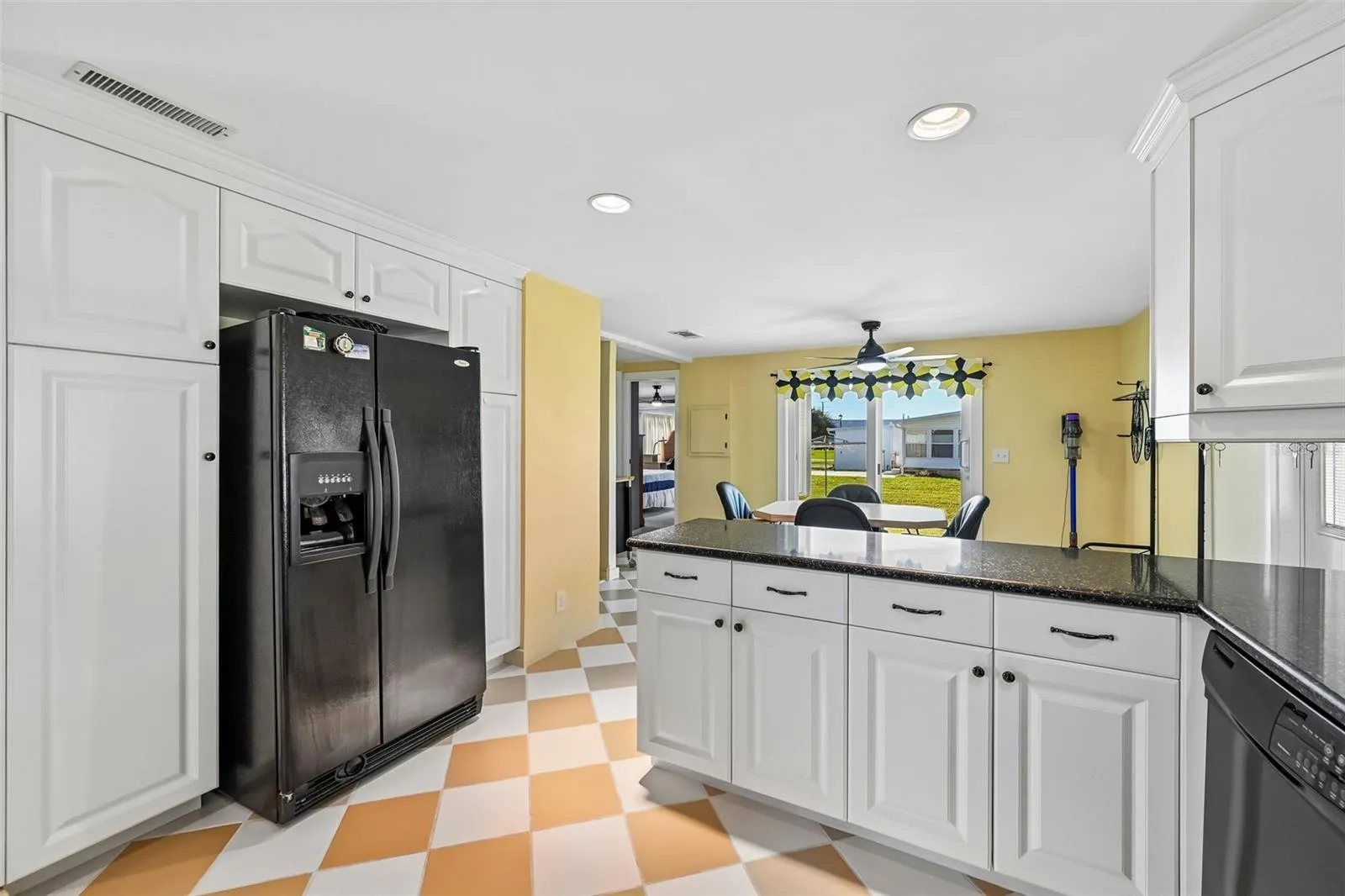 Open eat-in kitchen