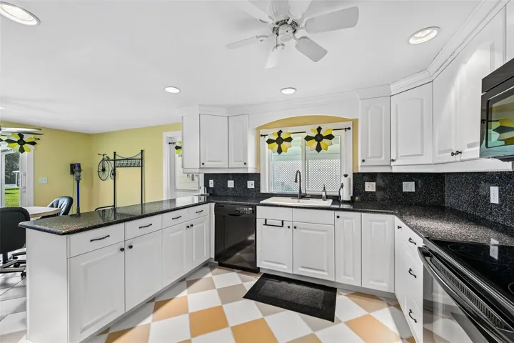 Bright and pleasant kitchen