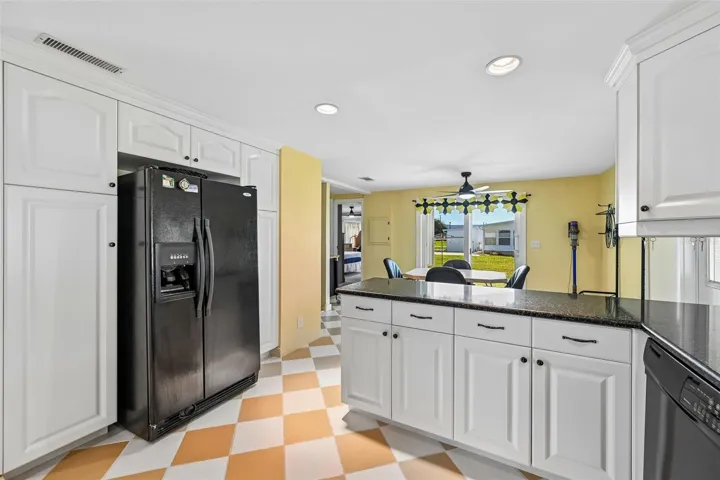 Open eat-in kitchen
