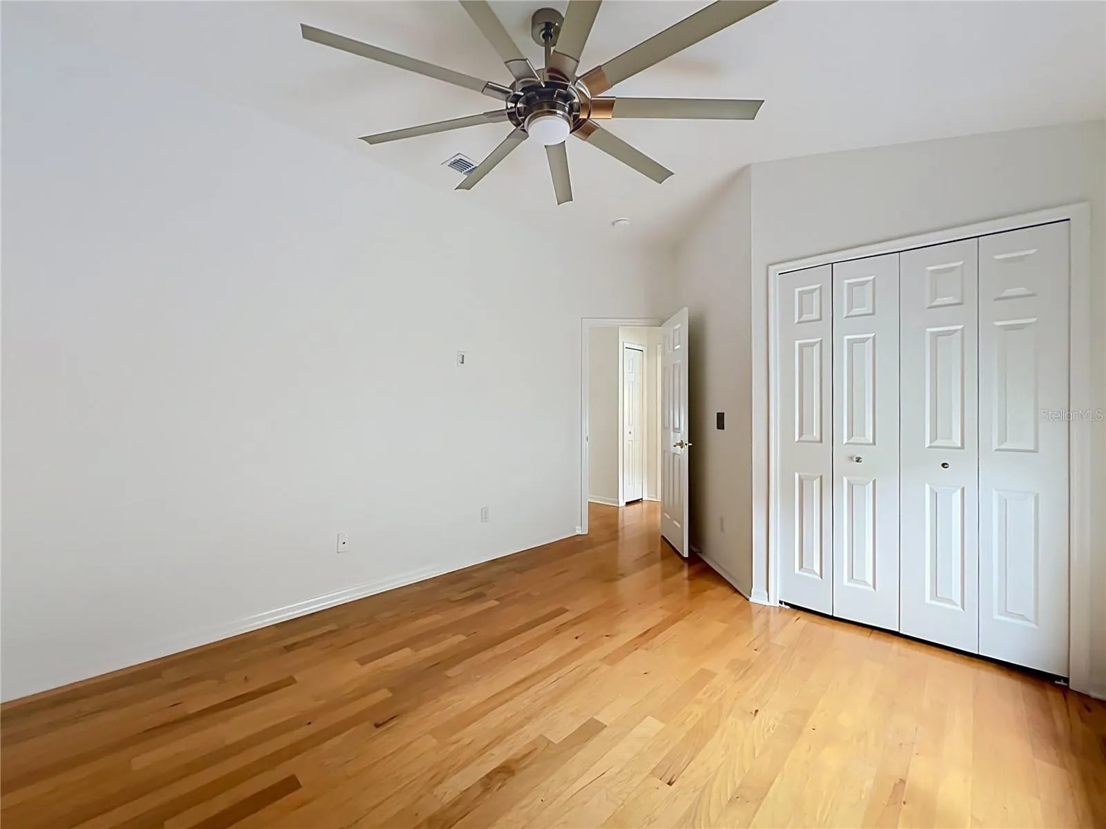 Second bedroom.