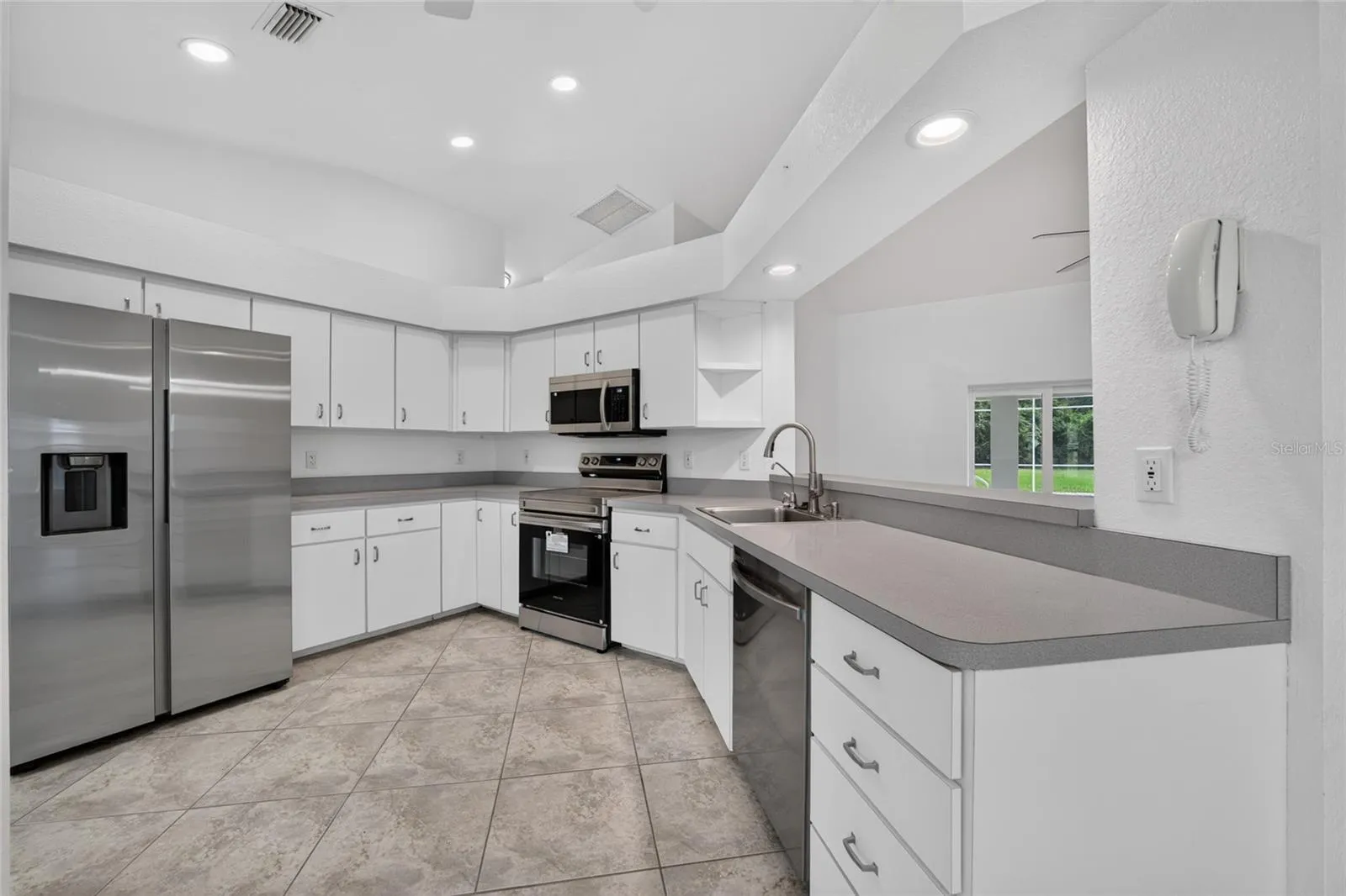 Easy care layout in the open kitchen