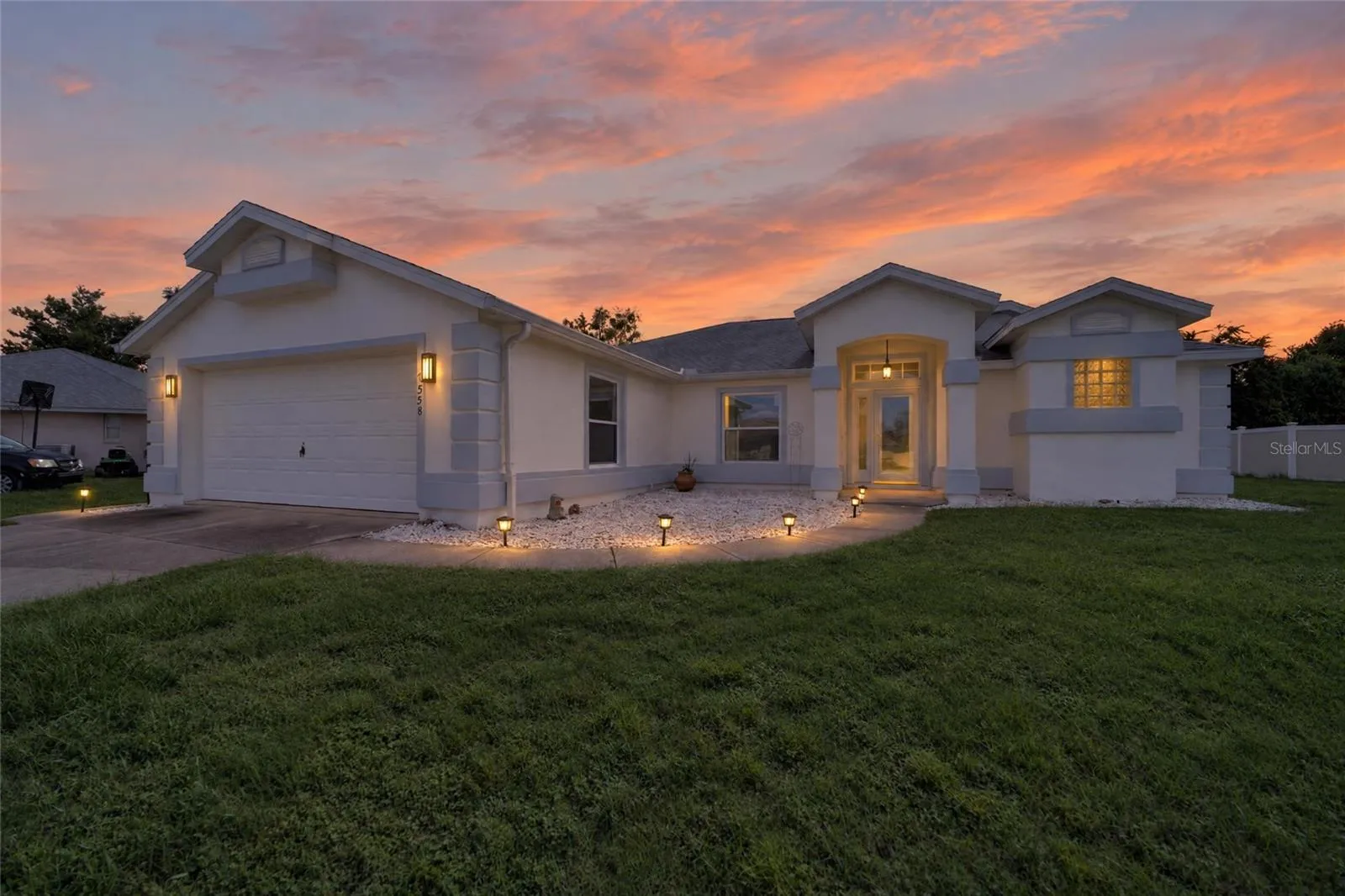 Stunning Sw Ocala Pool Home on almost 1/2 acre Lot