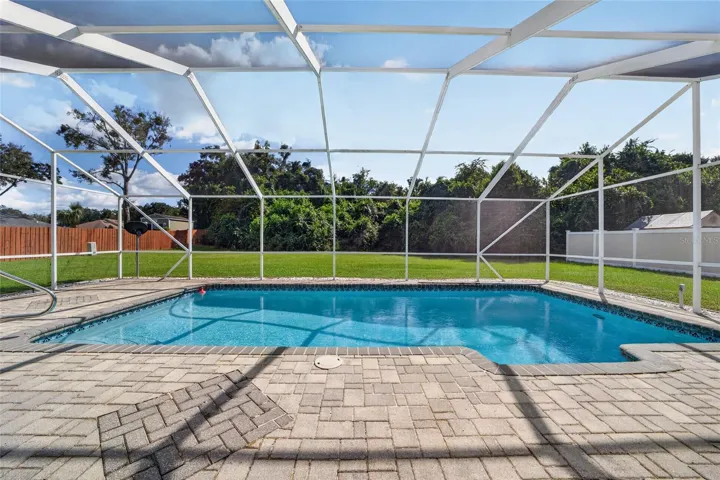 Fully screened pool