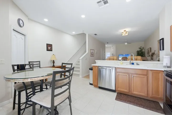 Eat-in kitchen