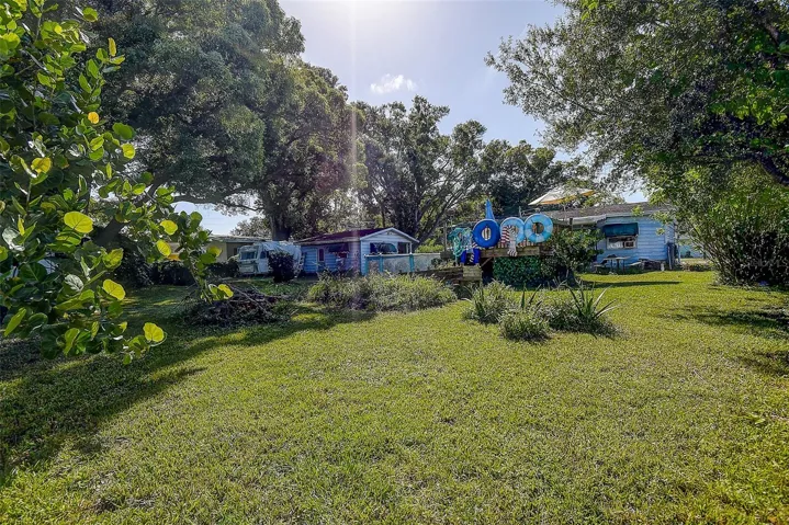 .36 acre lot - 105x150ft