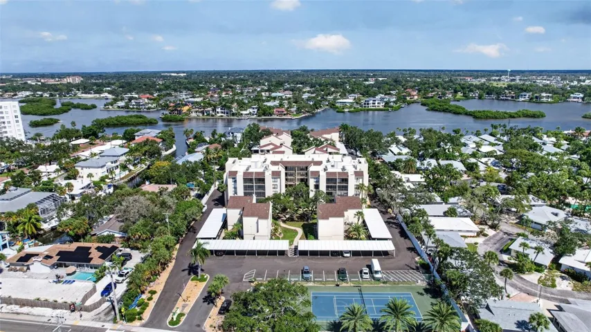 Bay Oaks Condominiums
