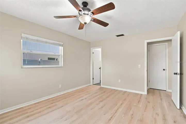 Primary bedroom w/ensuite