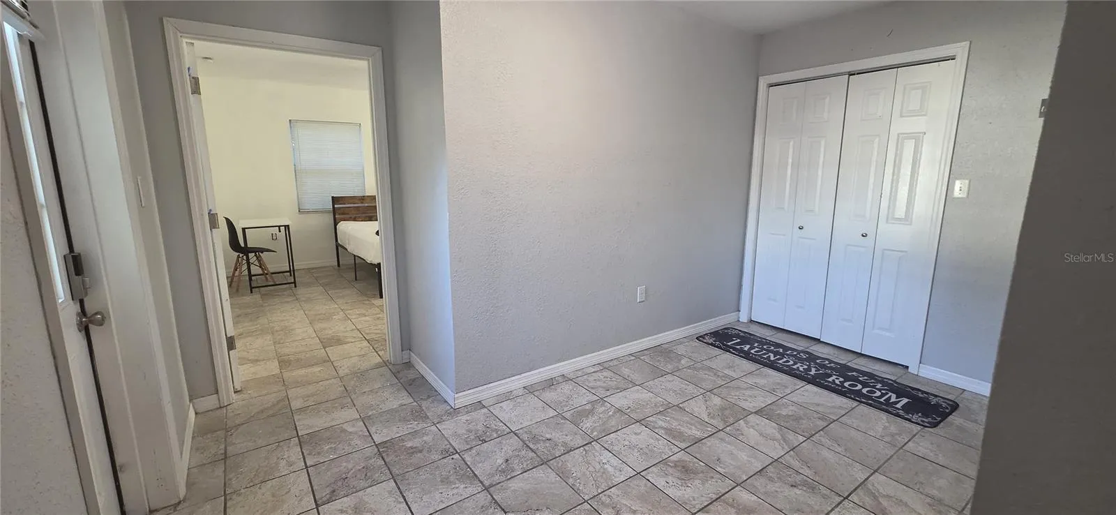 Laundry/Master bedroom entrance