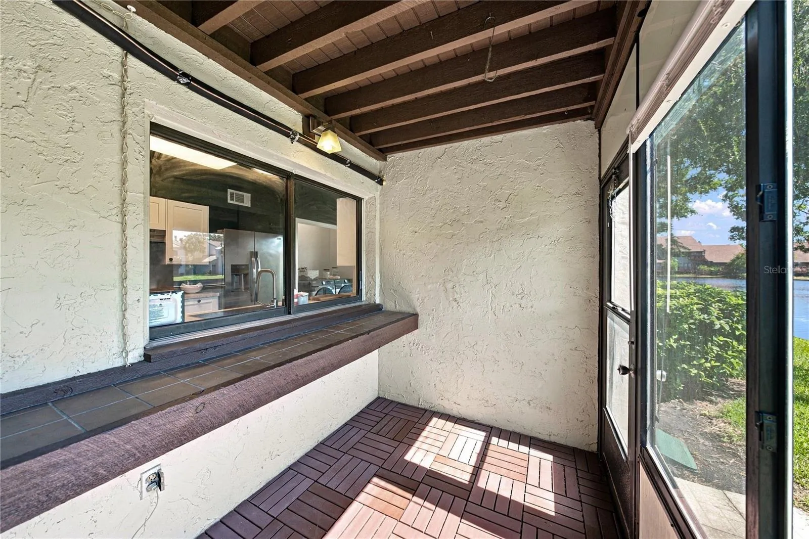 Wonderful Large All Season Room &amp; Patio with Amazing Views to Pond