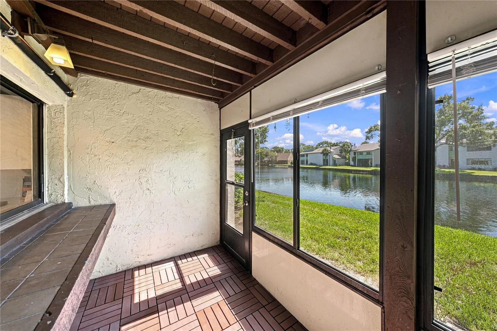 Wonderful Large All Season Room &amp; Patio with Amazing Views to Pond
