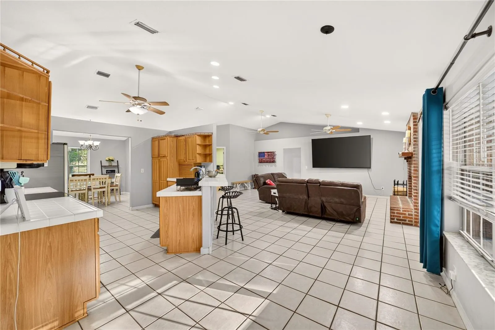 Eat-in Dining Room/Living Room