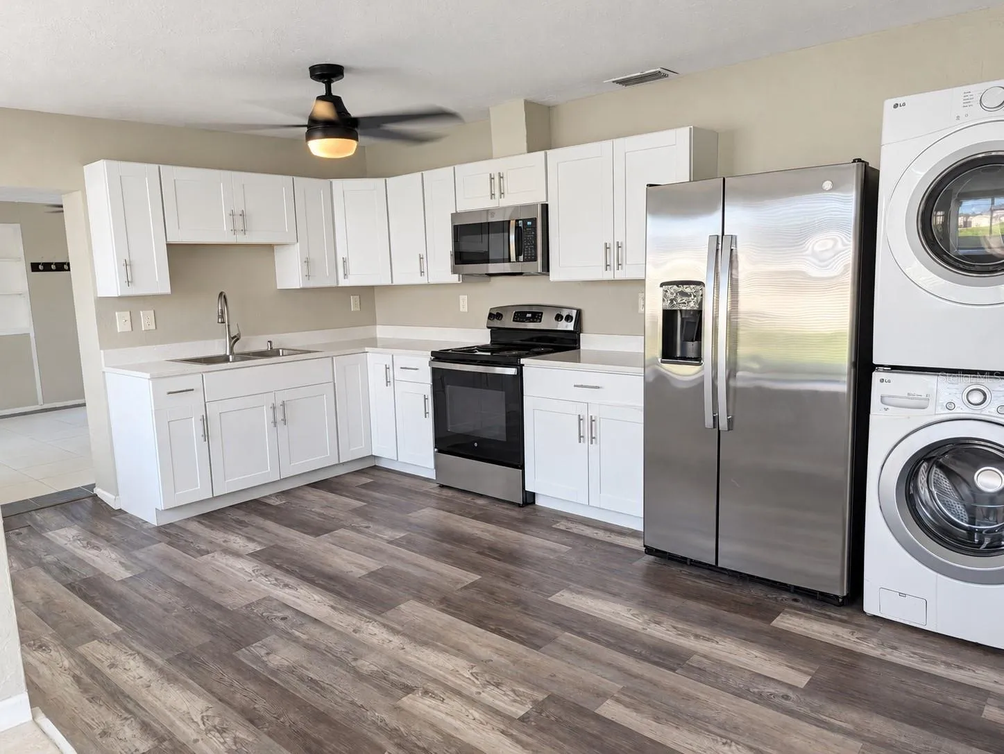 Kitchen/Washer/Dryer