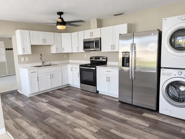 Kitchen/Washer/Dryer