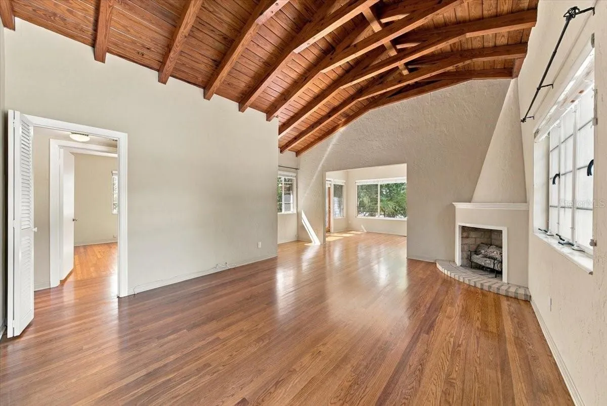 Stunning Vaulted Ceiling