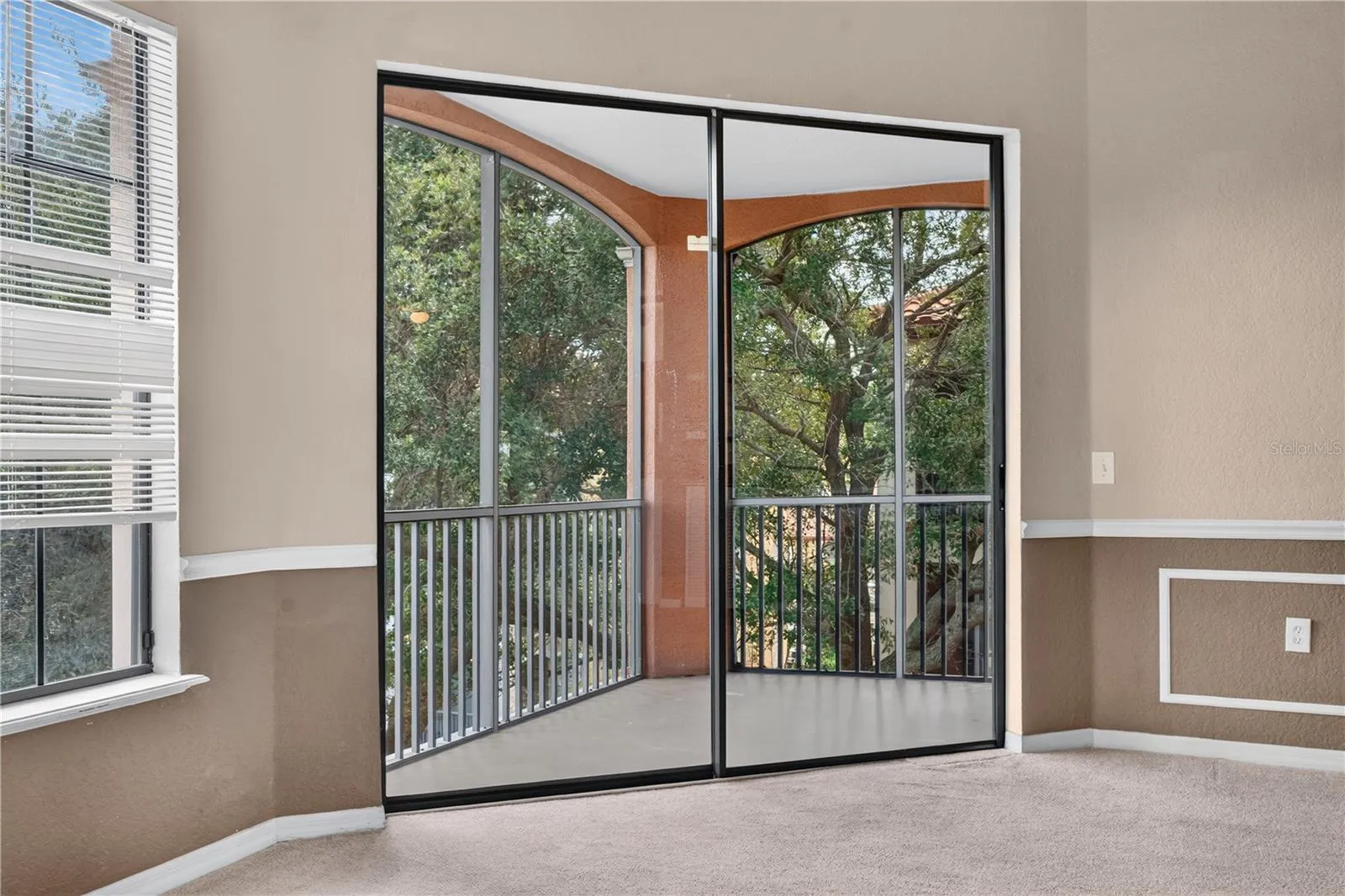 Sliding door going to the balcony