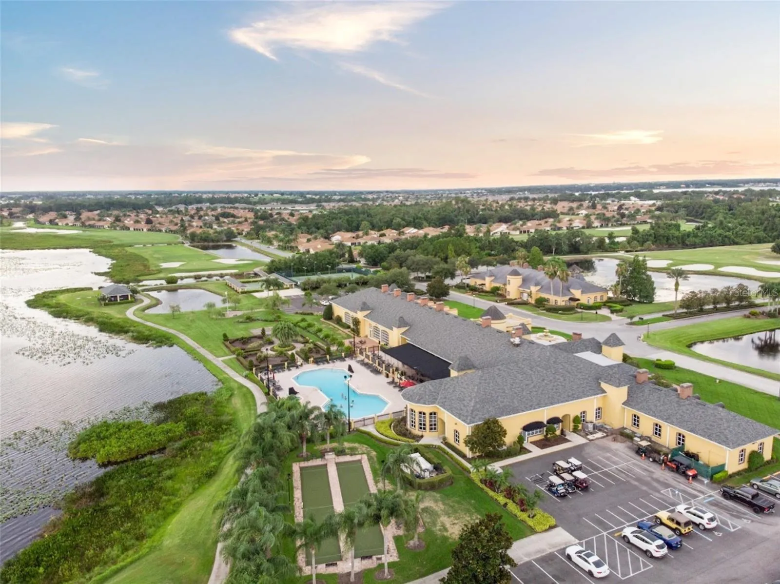 Main Clubhouse, Outdoor Pool