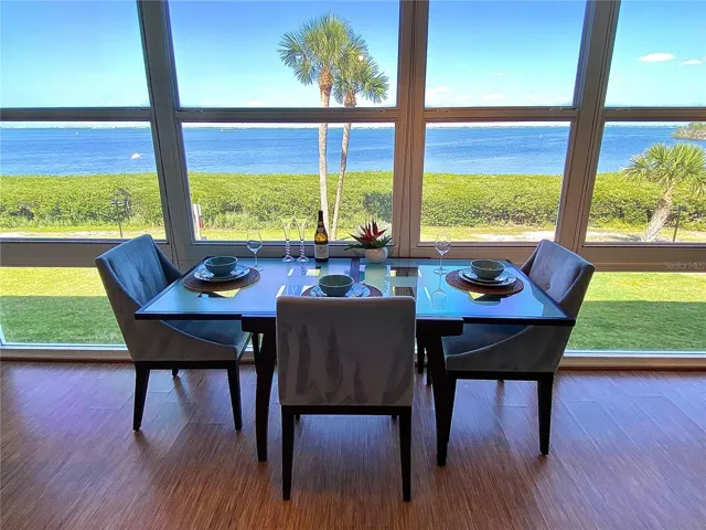 Florida Room Bayfront Formal Dining! Expandable Glass Table Seats up to 6!