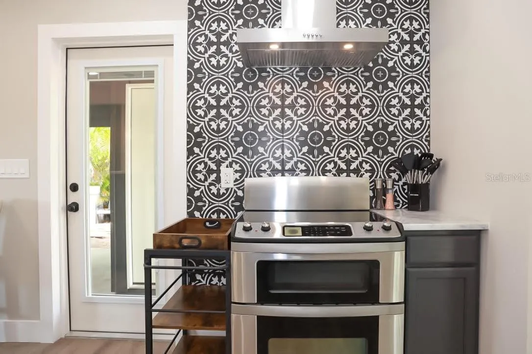 Range with hood and beautiful backsplash