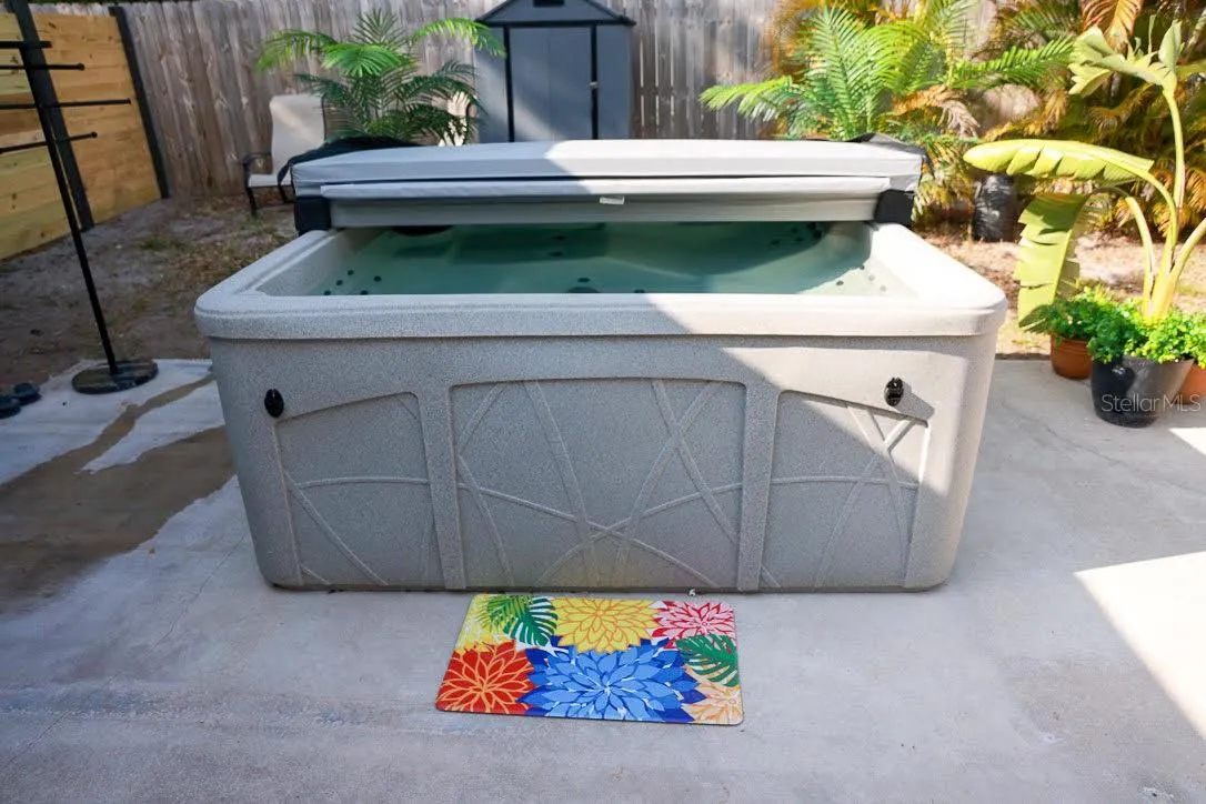 5 Person Hot Tub