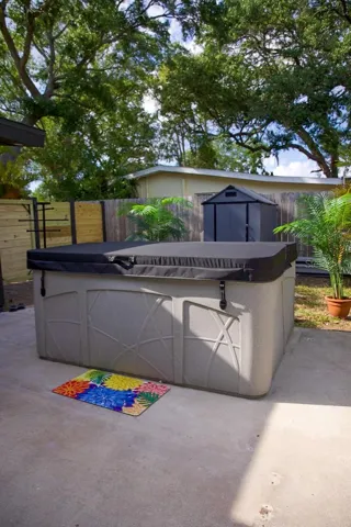 5 Person Hot Tub