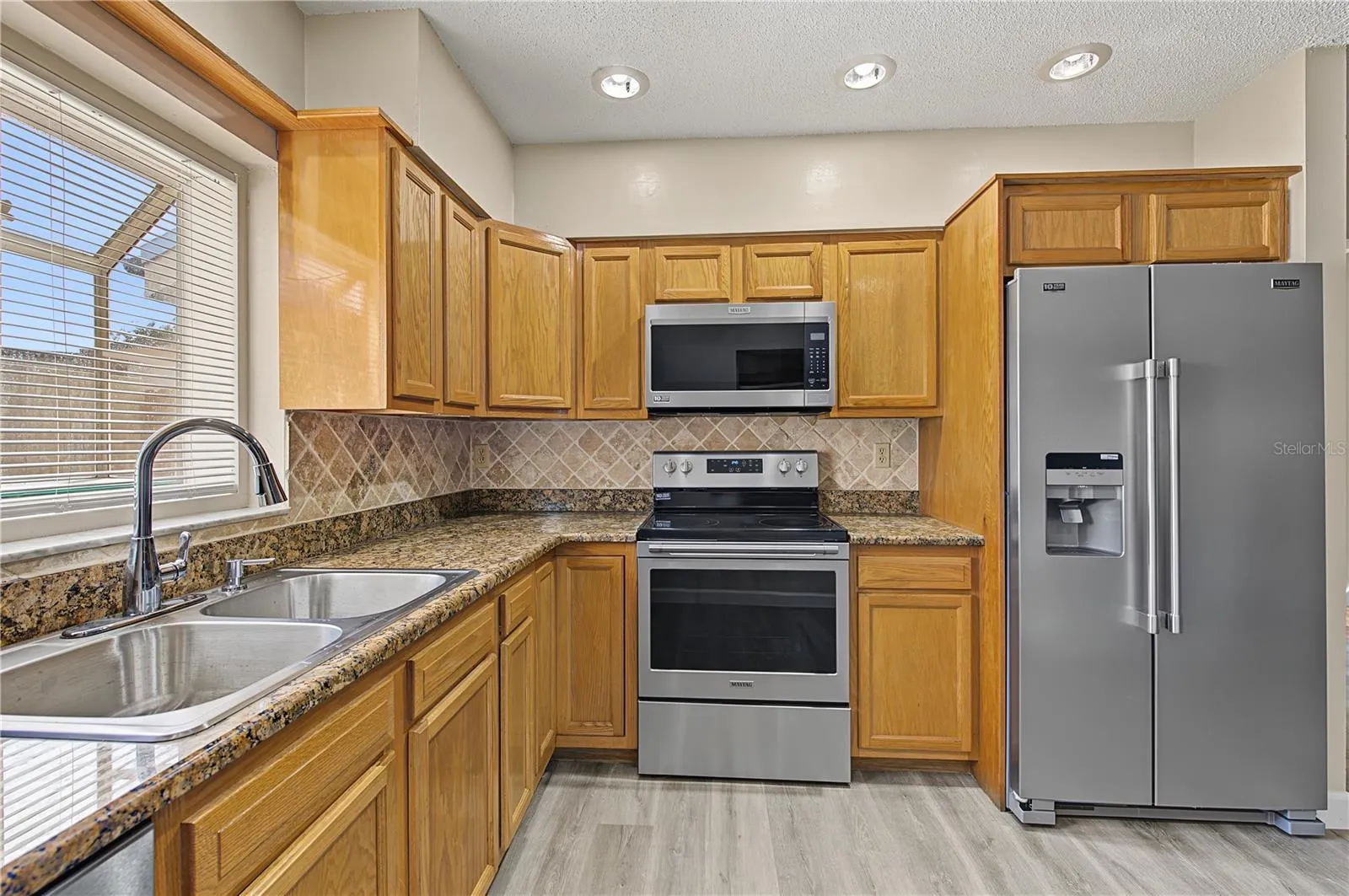 Appliances, Patio off to the side.