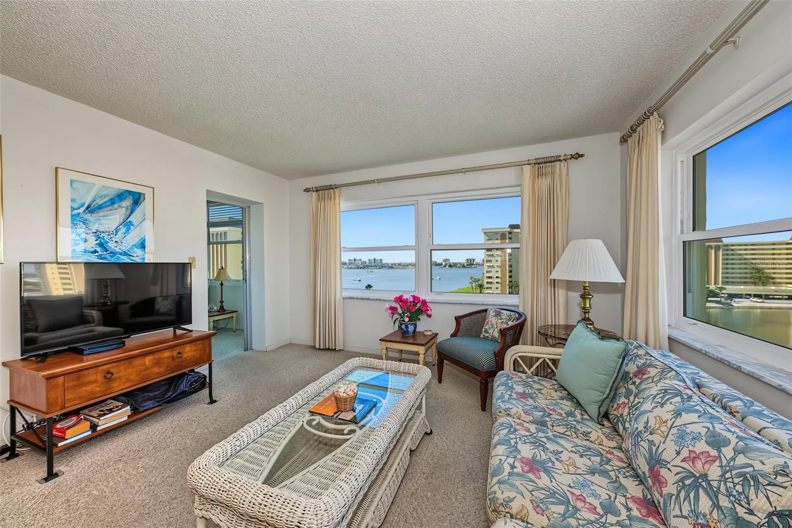 Living with panoramic water views