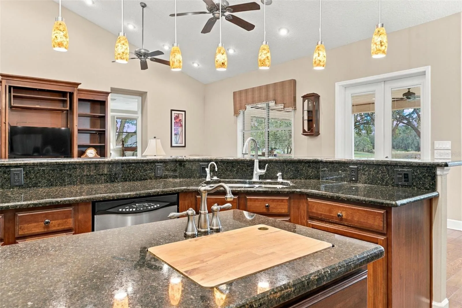 ISLAND PREP ARE WITH ADDITIONAL SINK