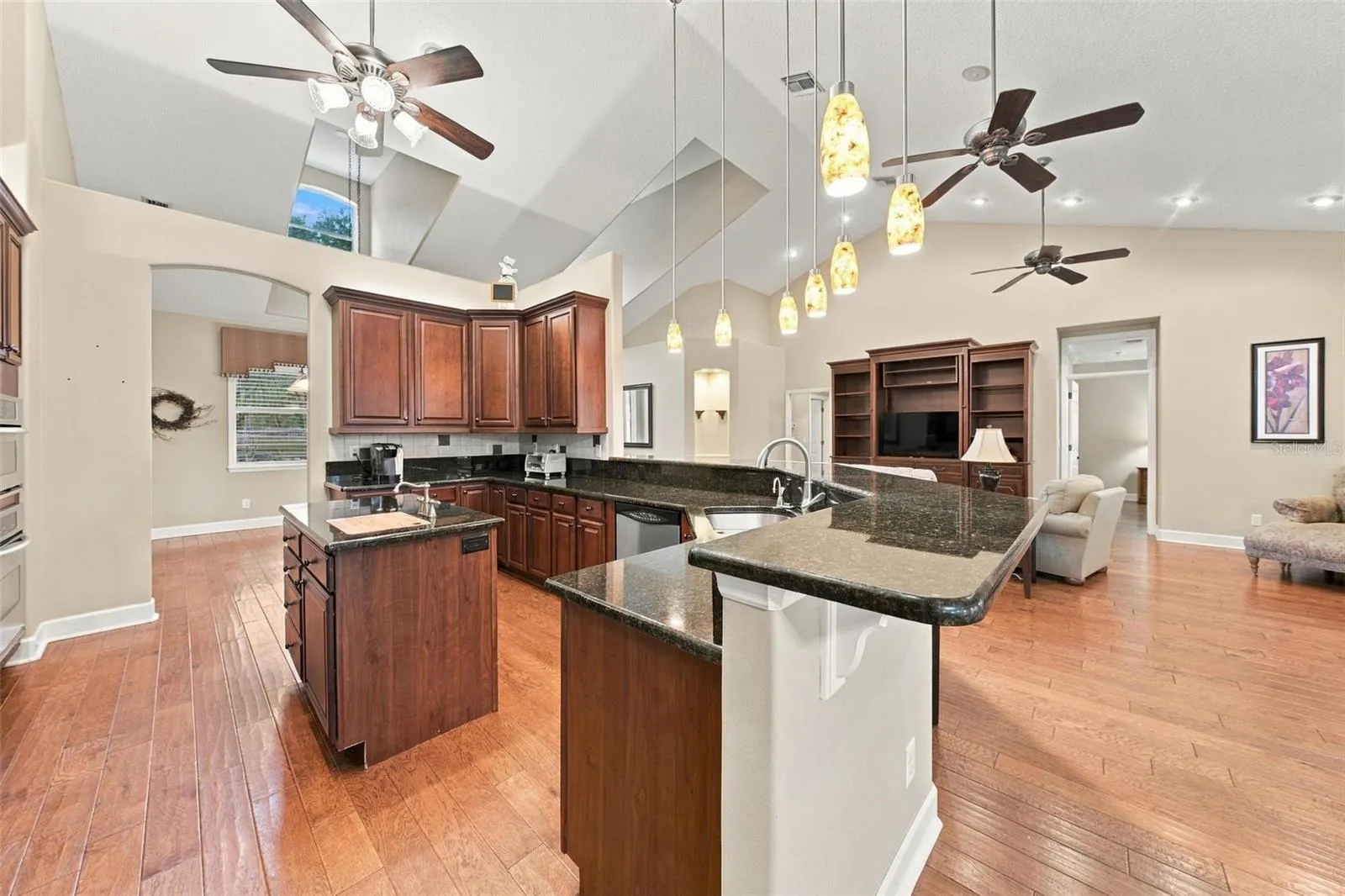 ISLAND KITCHEN