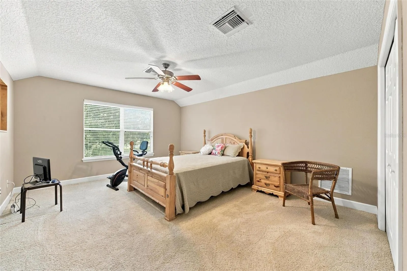 UPSTAIRS PRIMARY SUITE