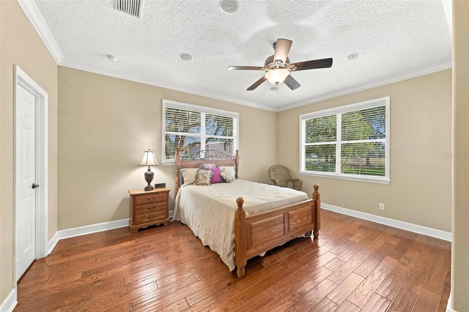 2ND PRIMARY SUITE IN GUEST WING WITH LARGE WINDOWS &amp; CROWN MOLDING.