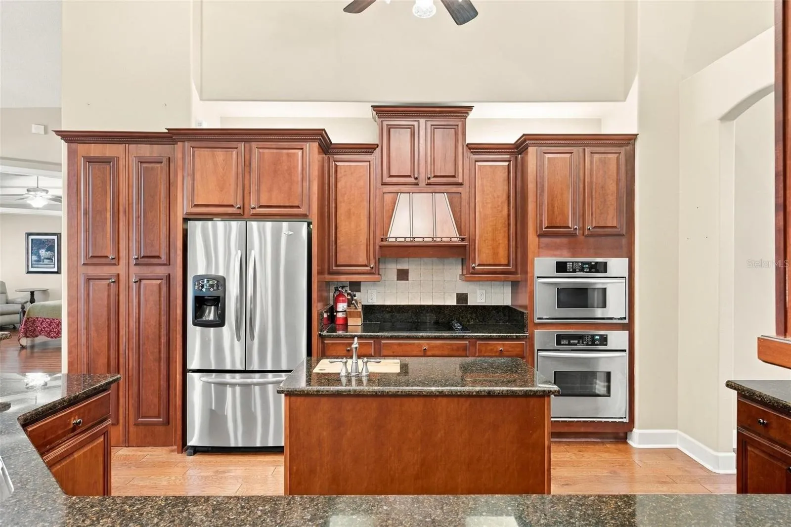 CHEFS KITCHEN