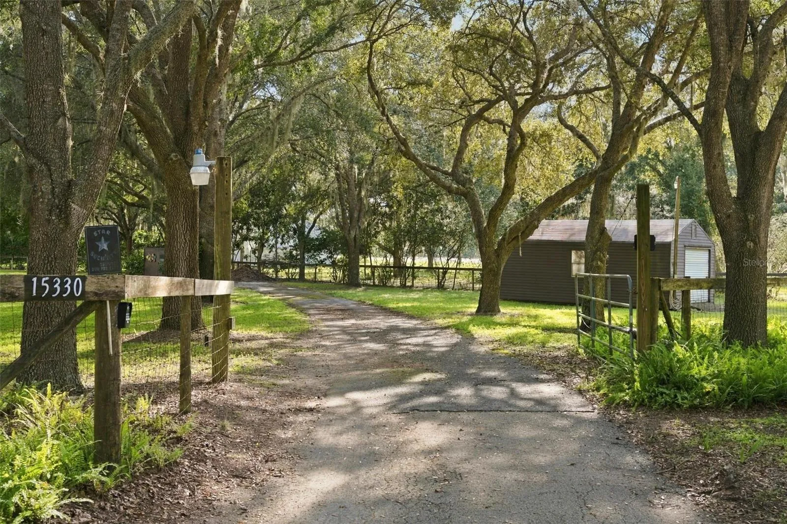 PRIVATE GATE