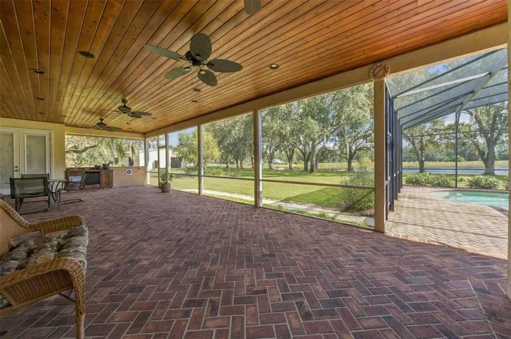 HUGE LANAI