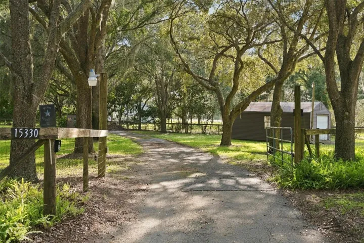 PRIVATE GATE
