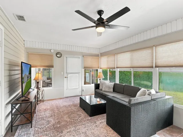 Lanai / Den - furnished perfect for entertaining