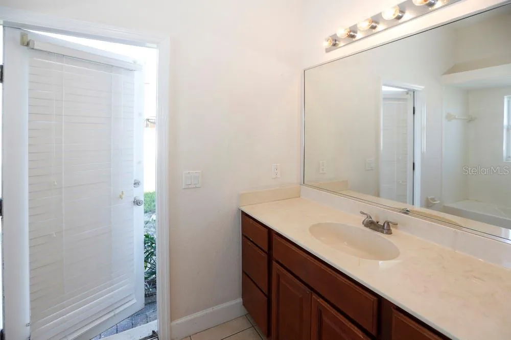 bath 3 with access