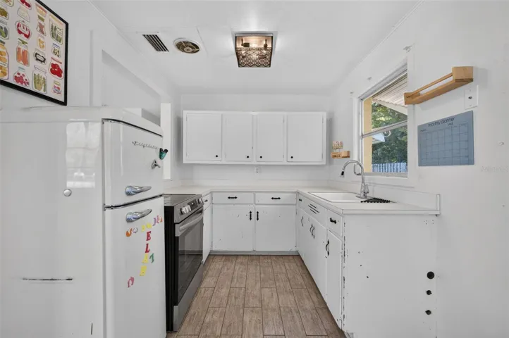 Cute, charming, retro beach house kitchen