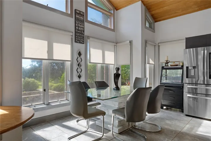 Eat-in Kitchen