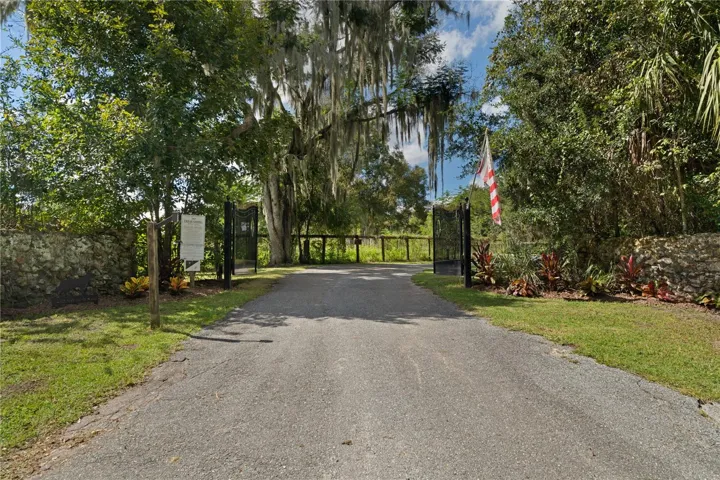 Gate