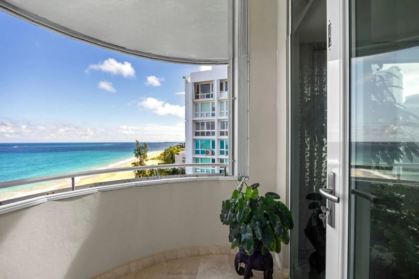 6.5´ x 7´ Balcony
